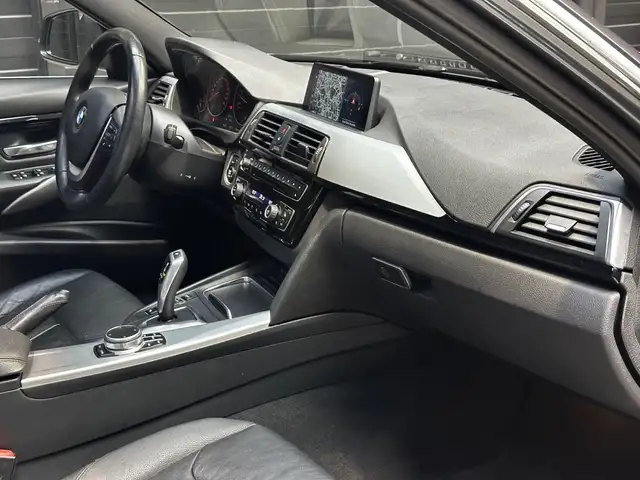 BMW 3 Series view 15