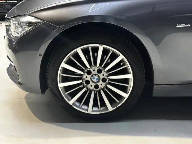 BMW 3 Series view 9