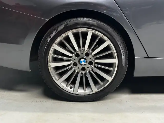 BMW 3 Series view 7
