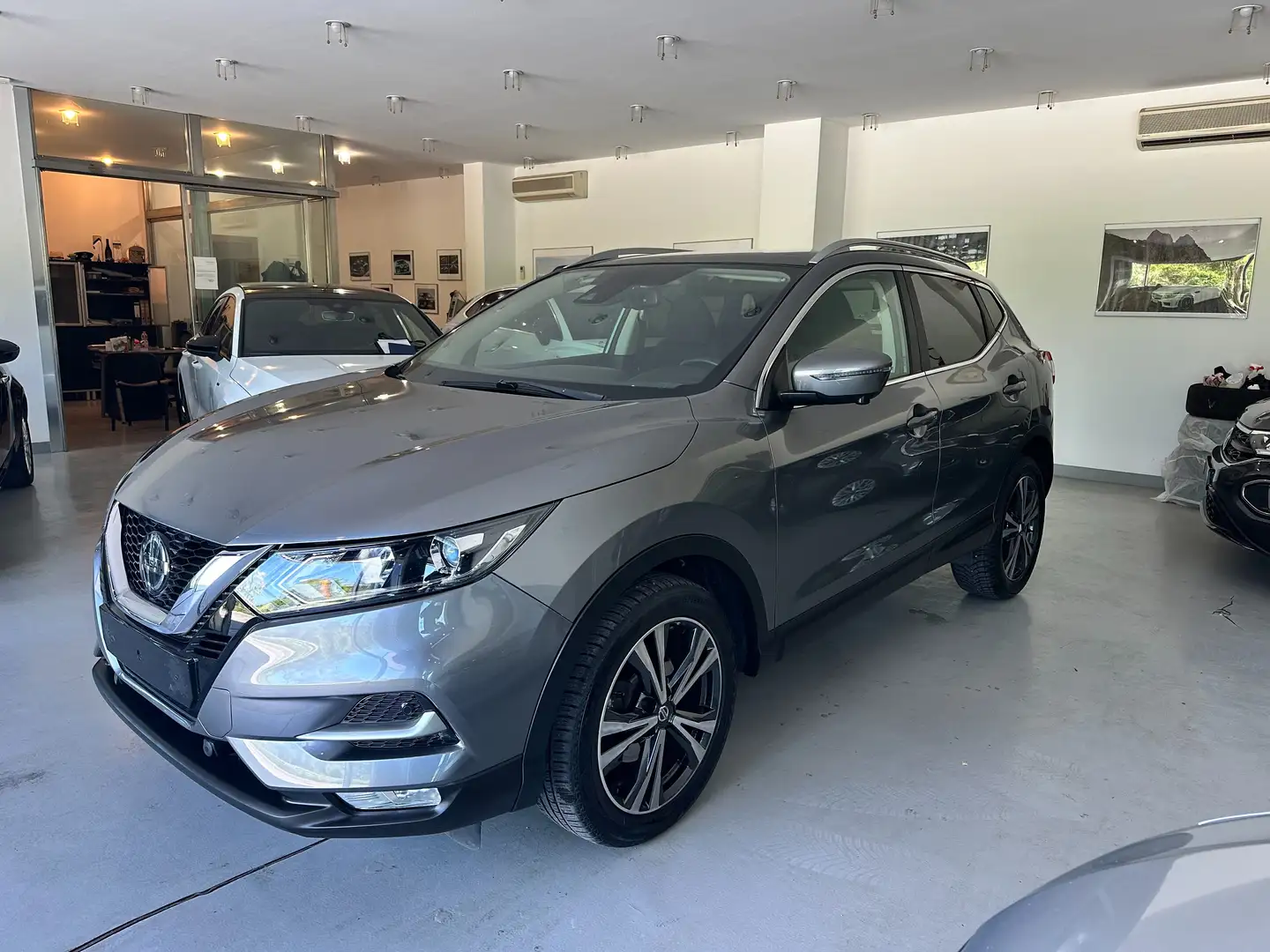 Nissan Qashqai **Face lift 1.5 TDCi N-Connect 360°** Grau - 1