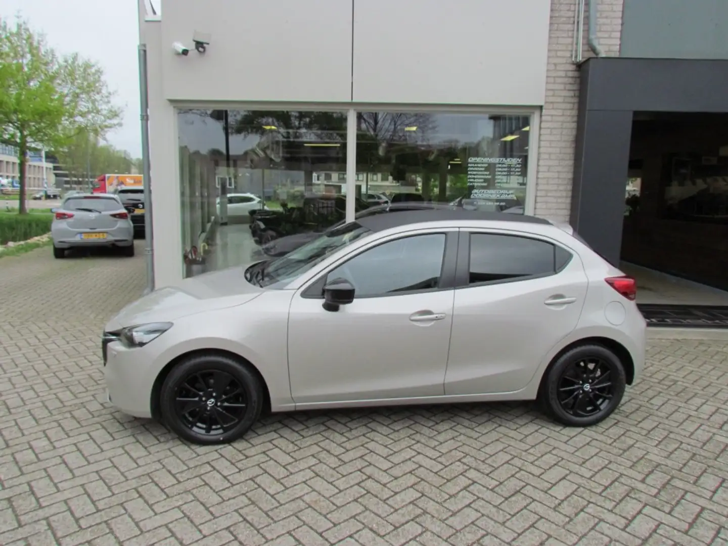 Mazda 2 1.5 E-Skyactiv-G 6AT 90pk Homura Aka Gris - 1