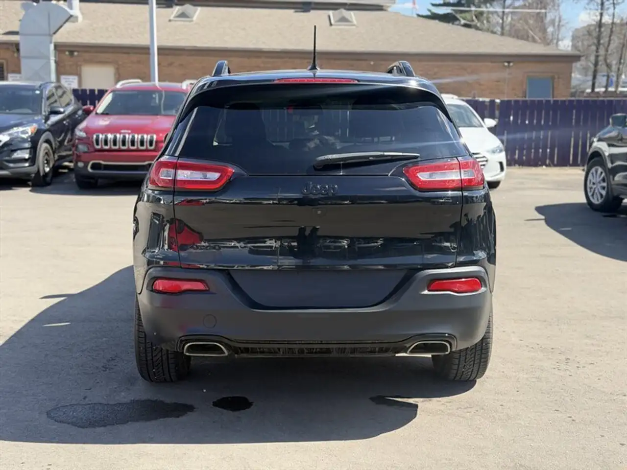 Jeep Cherokee снимка Jeep Cherokee