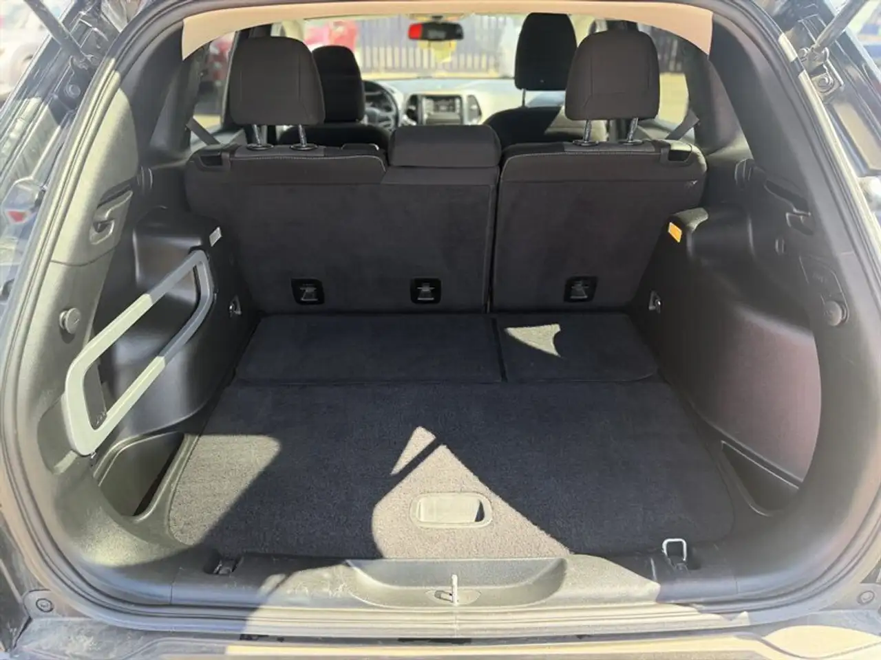 Jeep Cherokee снимка Jeep Cherokee