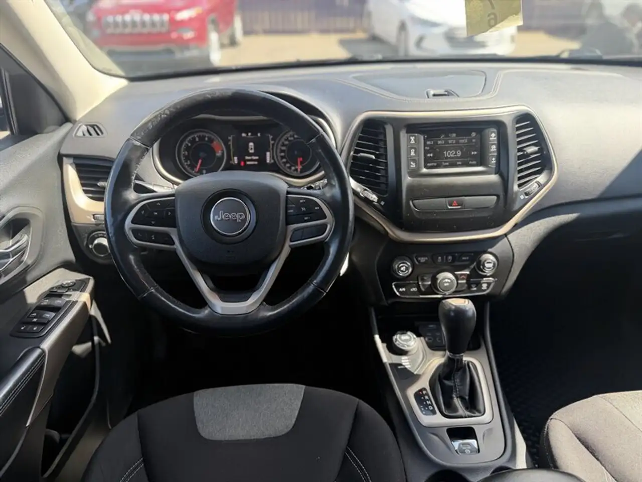 Jeep Cherokee снимка Jeep Cherokee