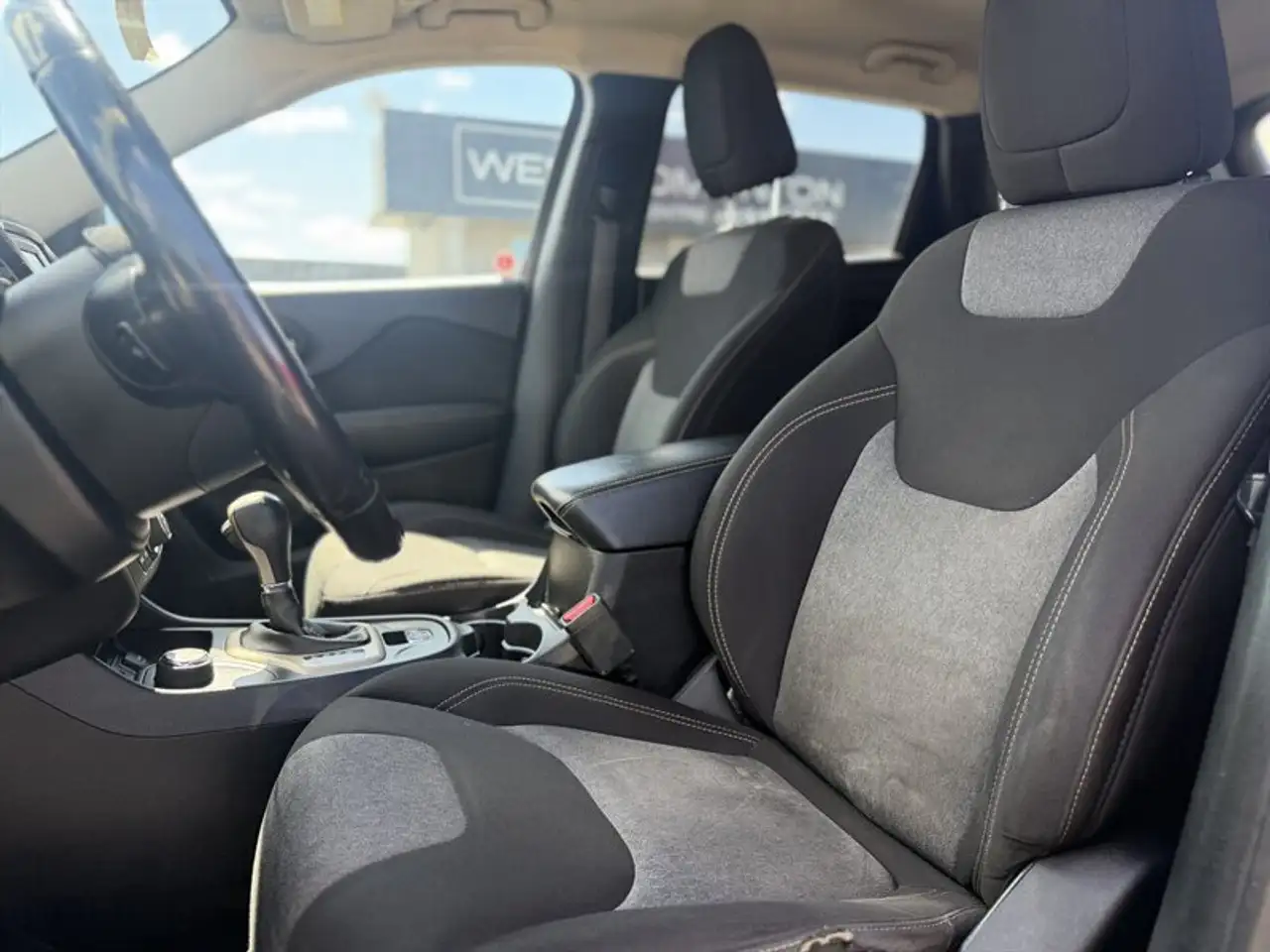 Jeep Cherokee снимка Jeep Cherokee