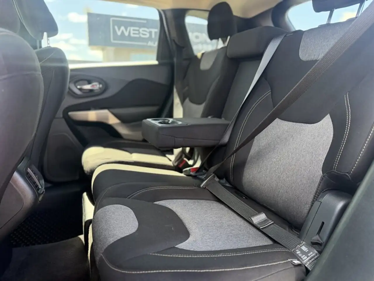 Jeep Cherokee снимка Jeep Cherokee