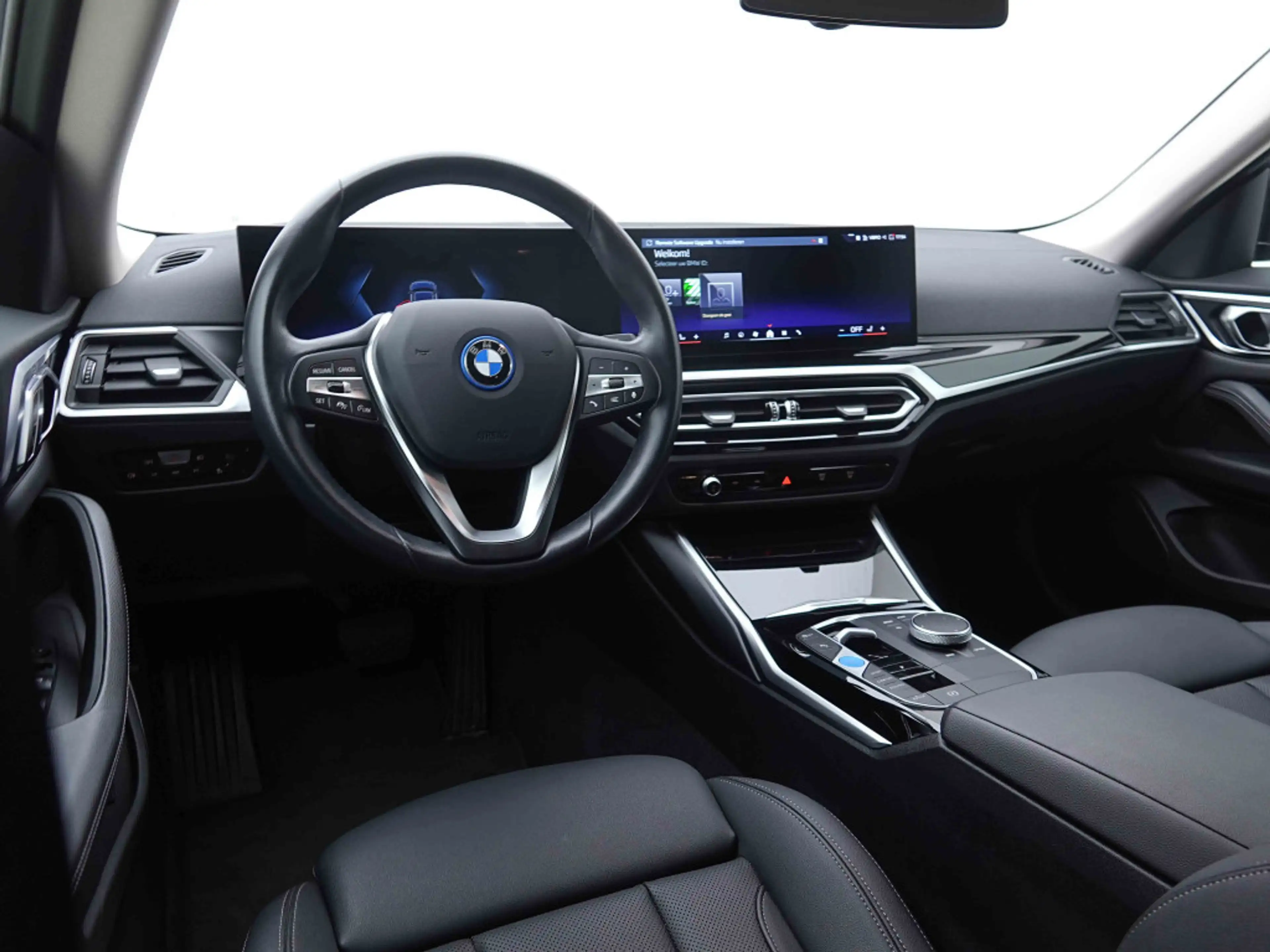 BMW i4 eDrive35 70 kWh | WLTP Range 483 Km | Leather | ALU19 | GPS — photo 9