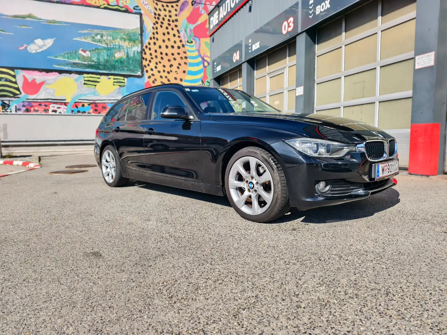 BMW 318 318d Touring Aut. Schwarz - 1