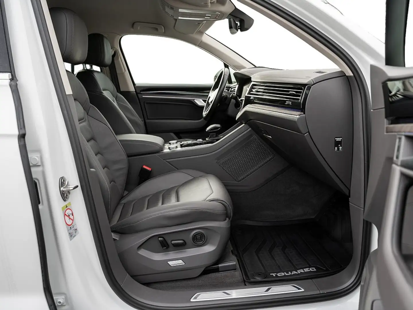 Volkswagen Touareg 3.0 V6 TDI Atmosphere 4M AHK NAVI LUF Weiß - 2