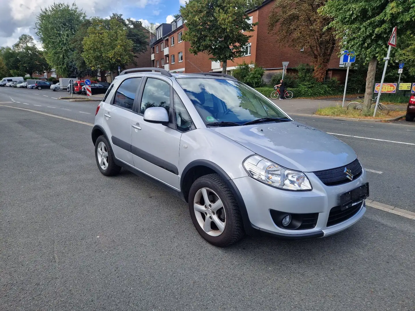 Suzuki SX4 Club Club 4x4,Sitzheizung,Navi,Alu Silber - 2