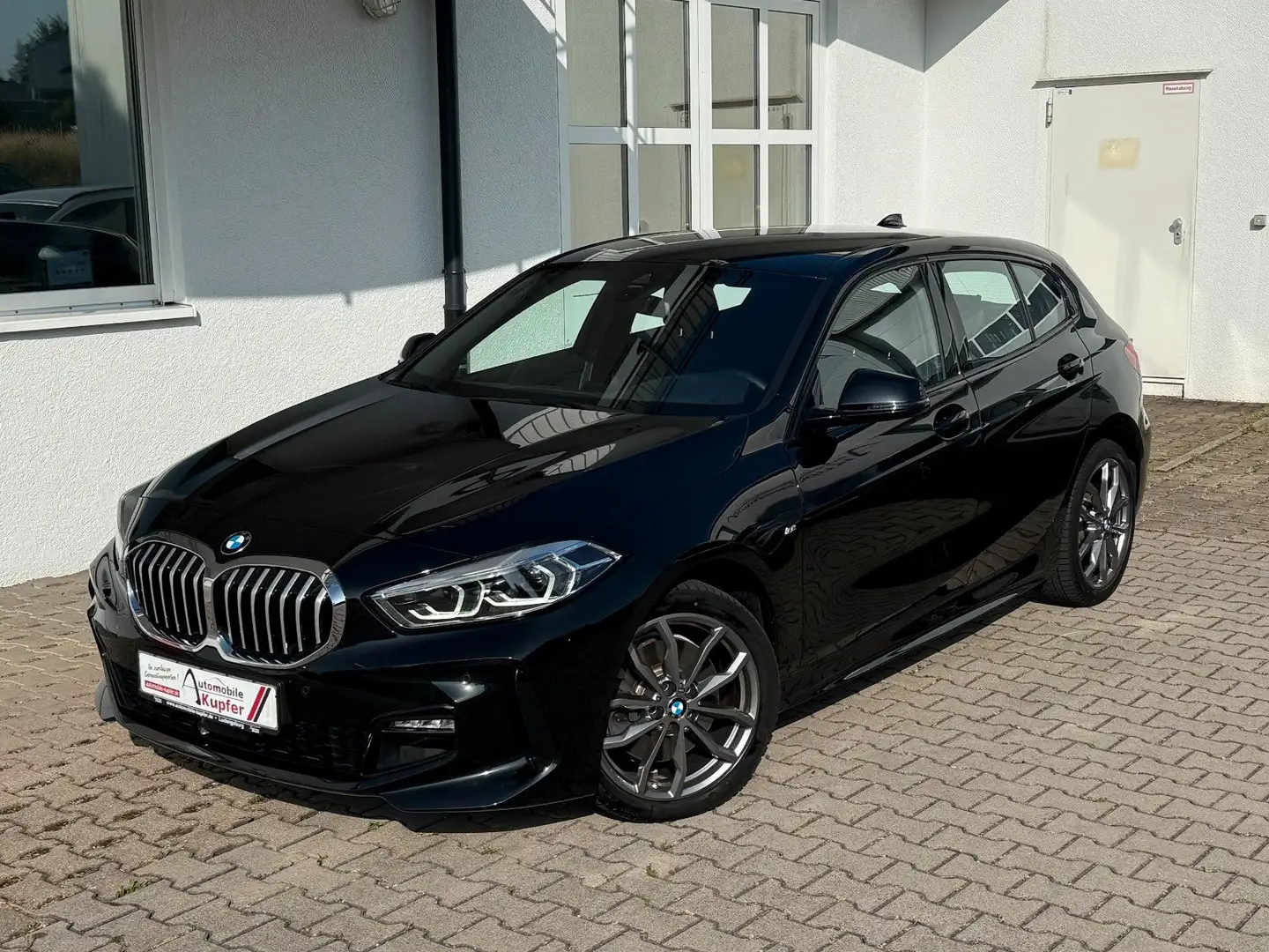 BMW 120 i M Sport Aut.  HiFi  DAB  AdaptiveLED Schwarz - 1