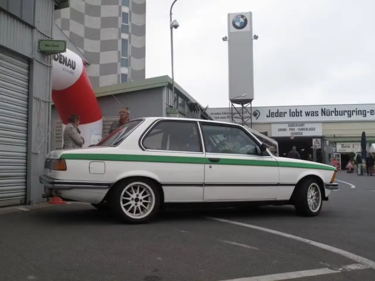 BMW 323i E21, foto 1