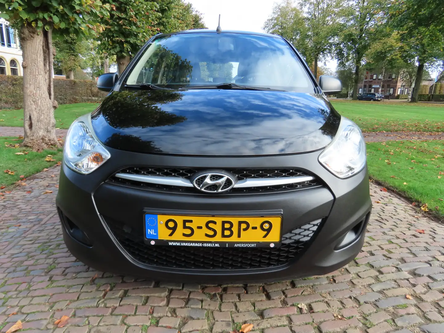 Hyundai i10 1.1 Pure Stuurbekrachtiging 5 Drs***Zuinige Auto** Zwart - 2