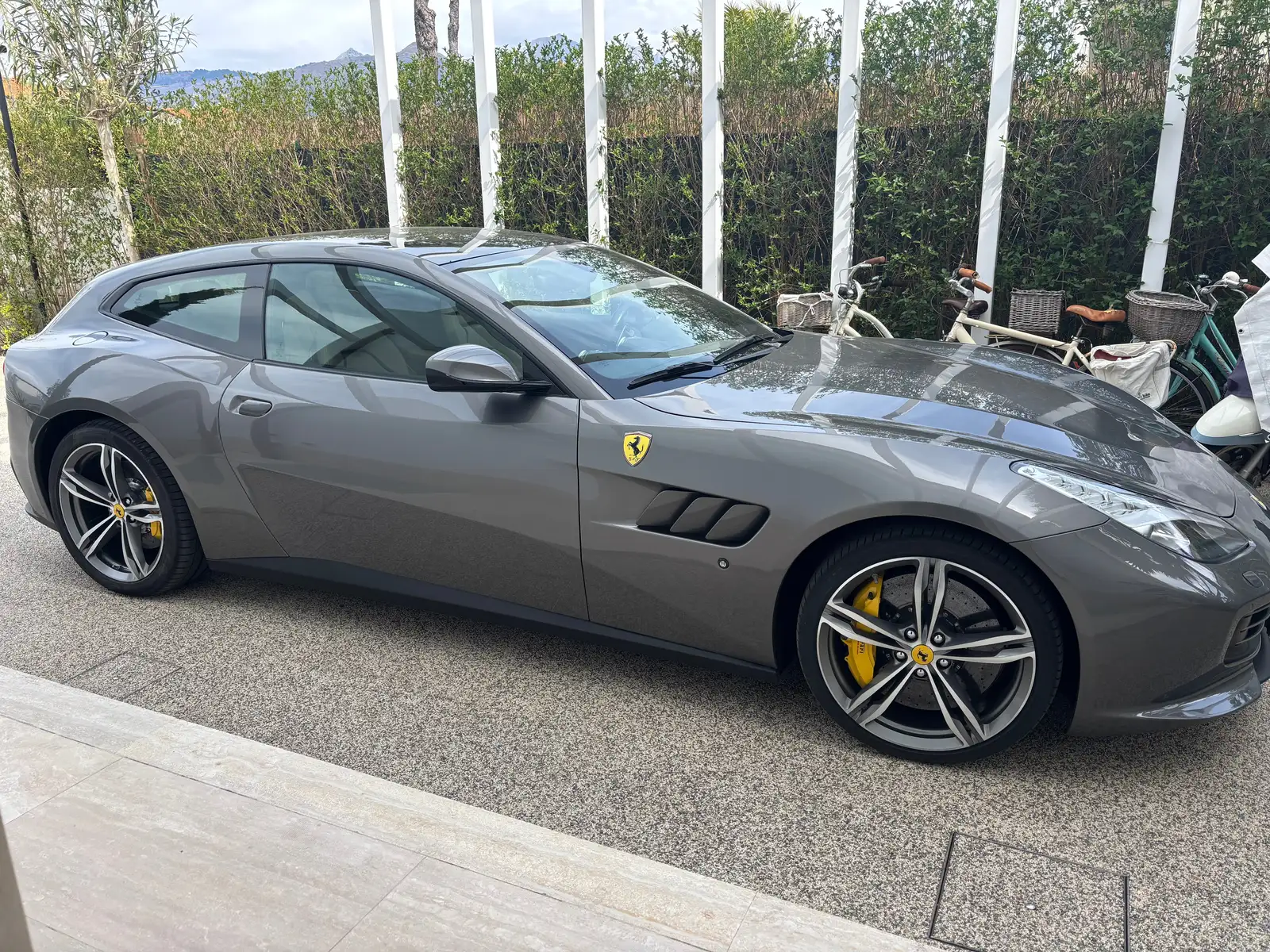 Ferrari GTC4 Lusso 6.3 dct