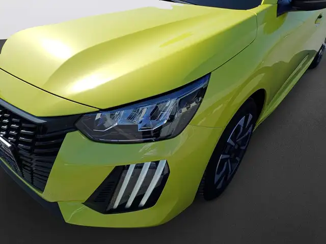 Peugeot 208 view 9