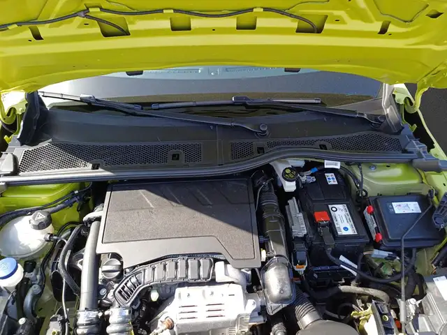 Peugeot 208 view 5