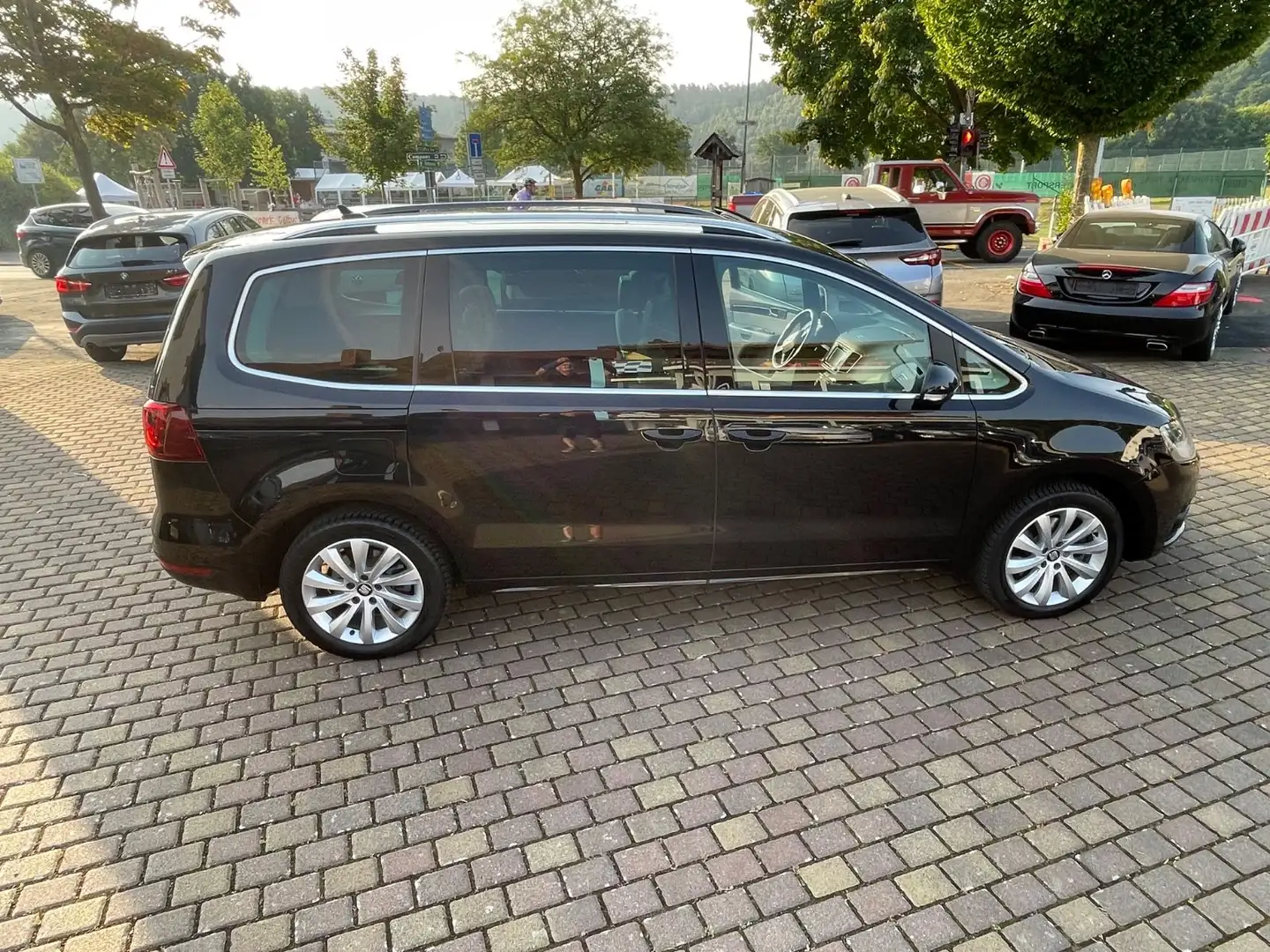 SEAT Alhambra 2,0TDI Allrad,Pano,AHK,DABfast voll Noir - 1