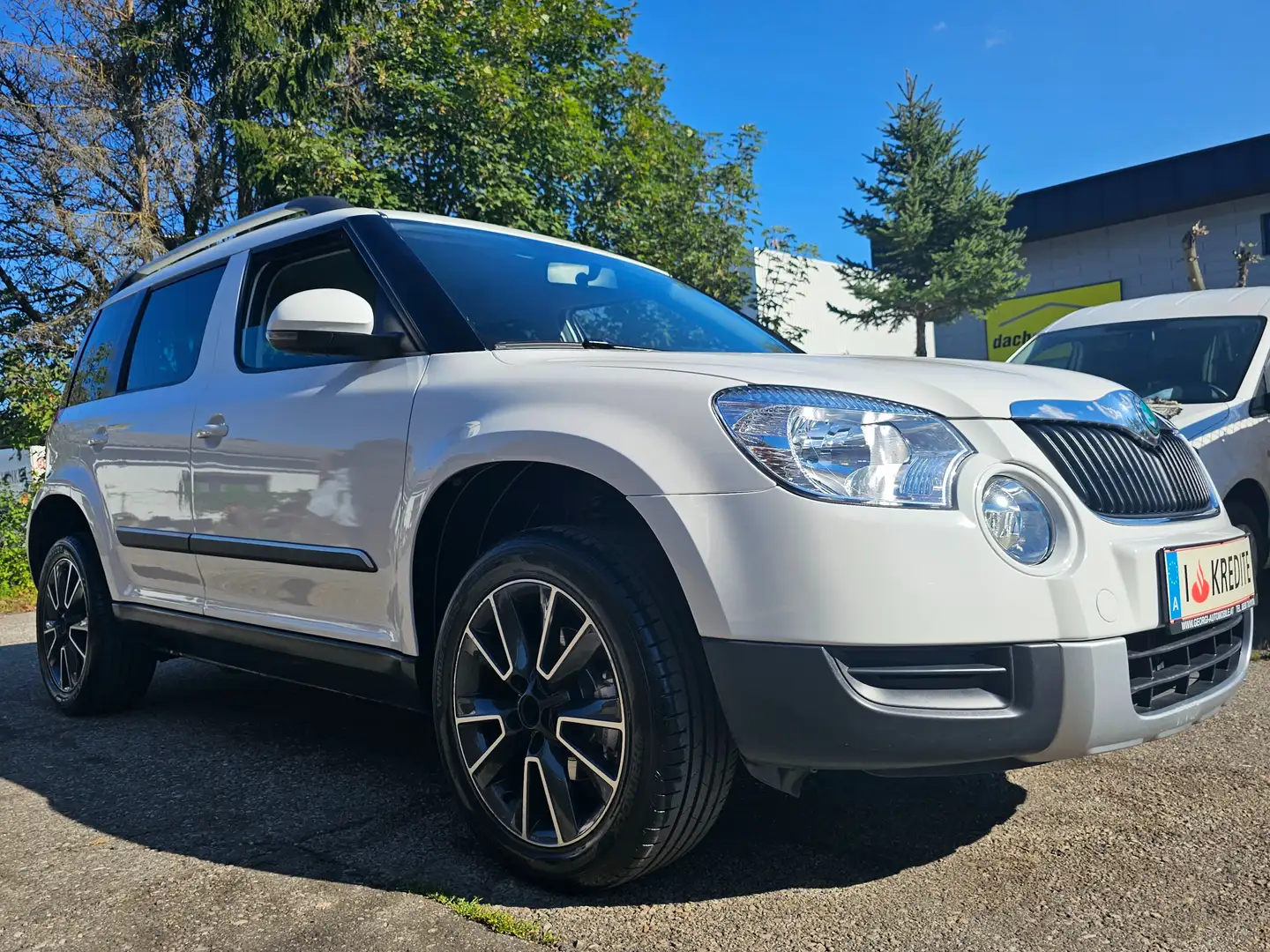 Skoda Yeti Adventure+ 1,2 TSI 1-Hand Pickerl+Service-NEU 1A Biały - 1