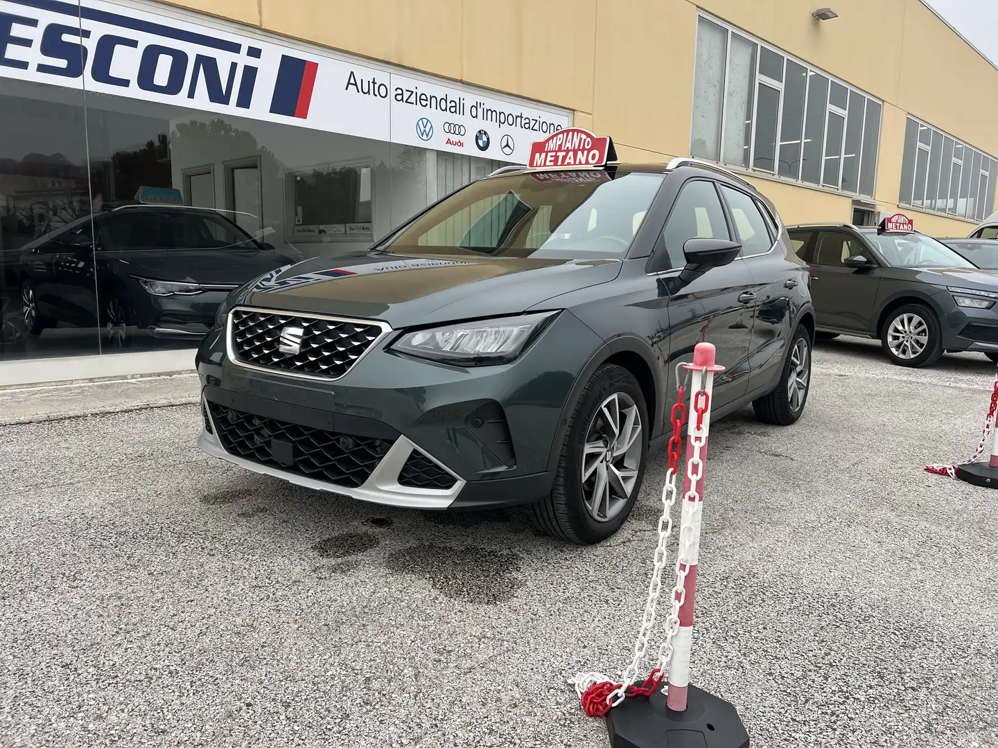 SEAT Arona Arona 1.0 tgi Xperience 90cv Gris - 2