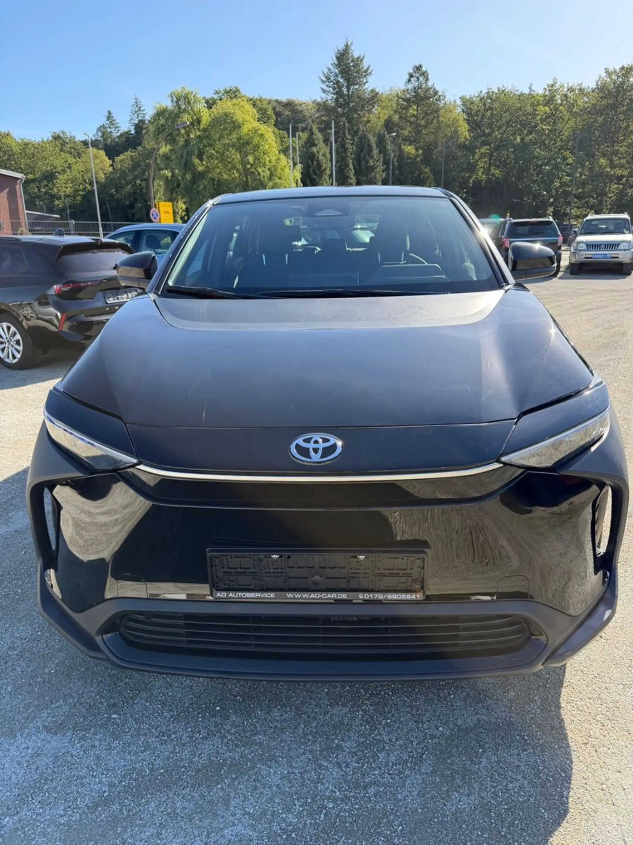 Toyota bZ4X FWD — photo 2