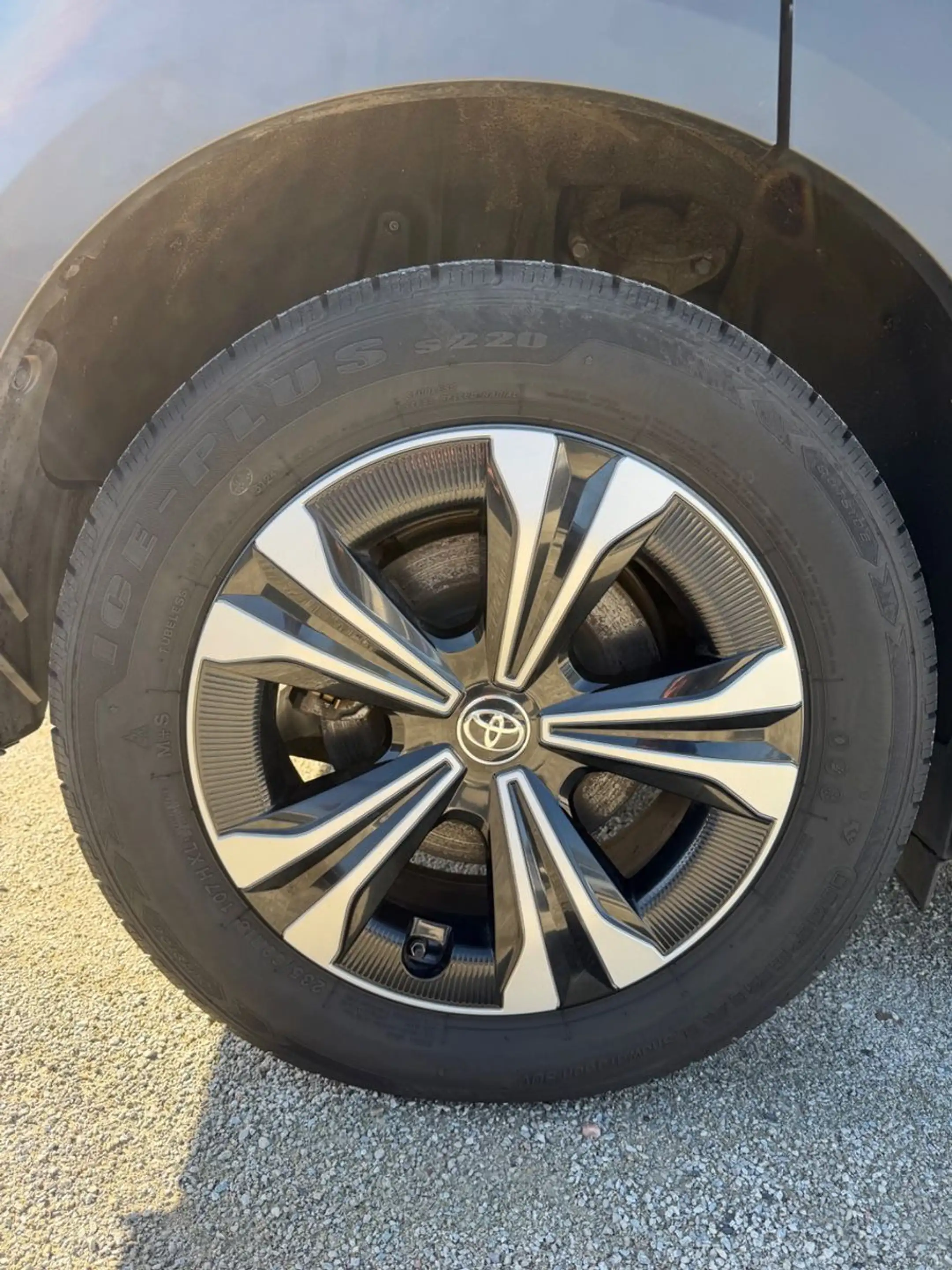 Toyota bZ4X FWD — photo 5