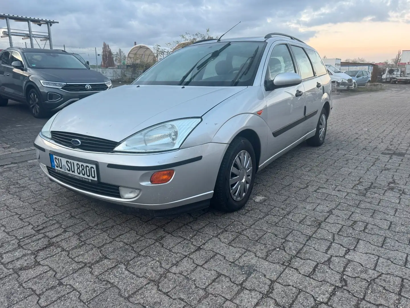 Ford Focus 1.6 Ghia Autom. Silber - 1