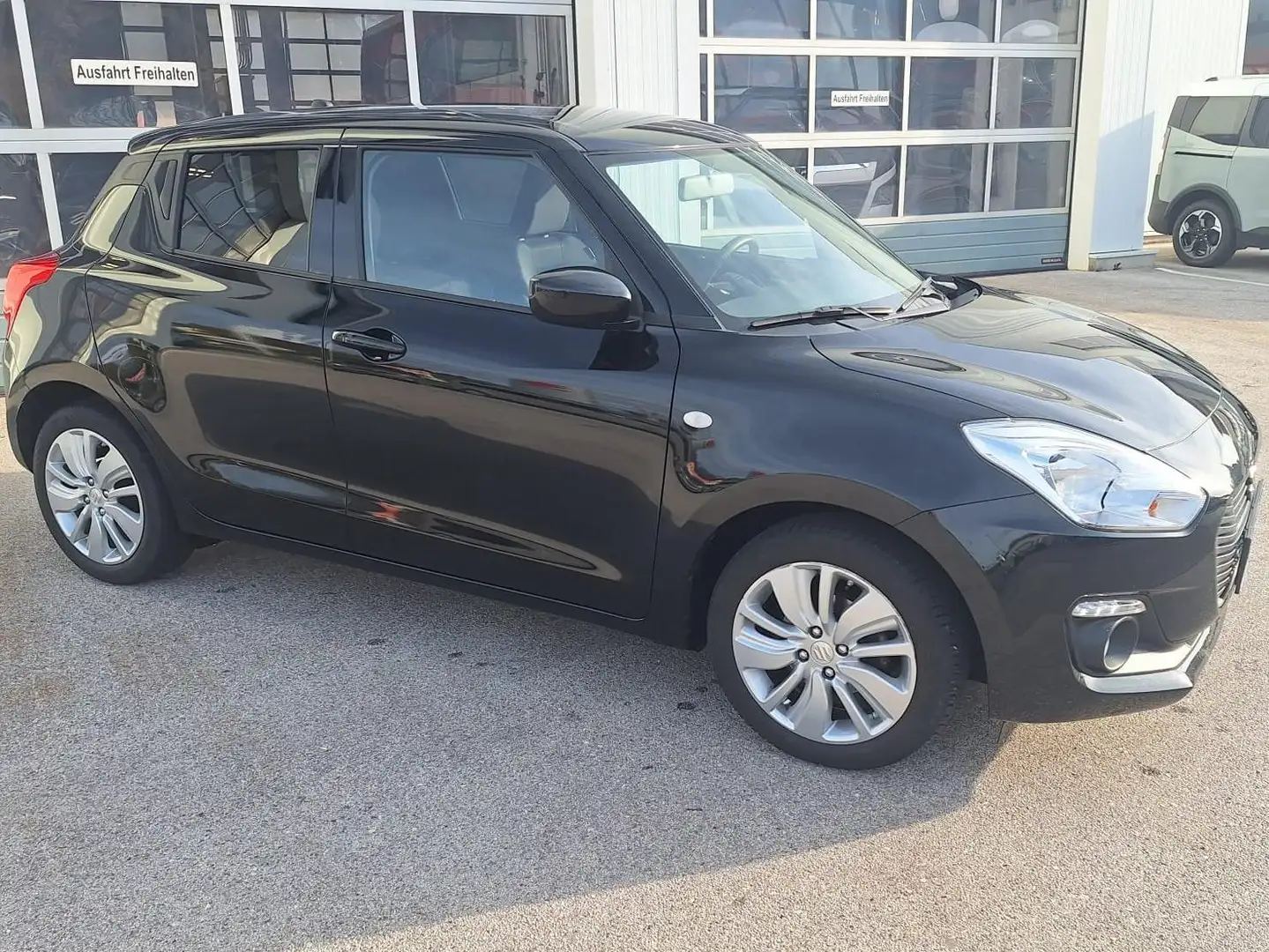 Suzuki Swift Shine Schwarz - 2