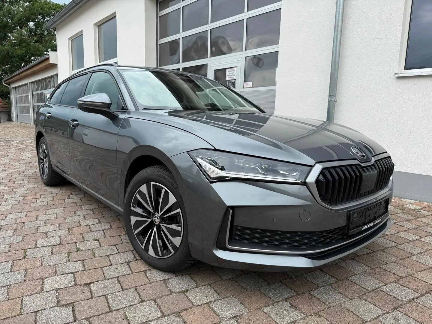 Skoda Superb Combi 1.5 TSI mHEV 110kW Selection Grau - 1