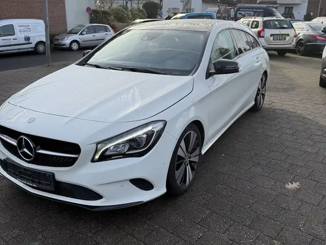 Mercedes-Benz CLA 220 Panoramadach,Navi,AHK
