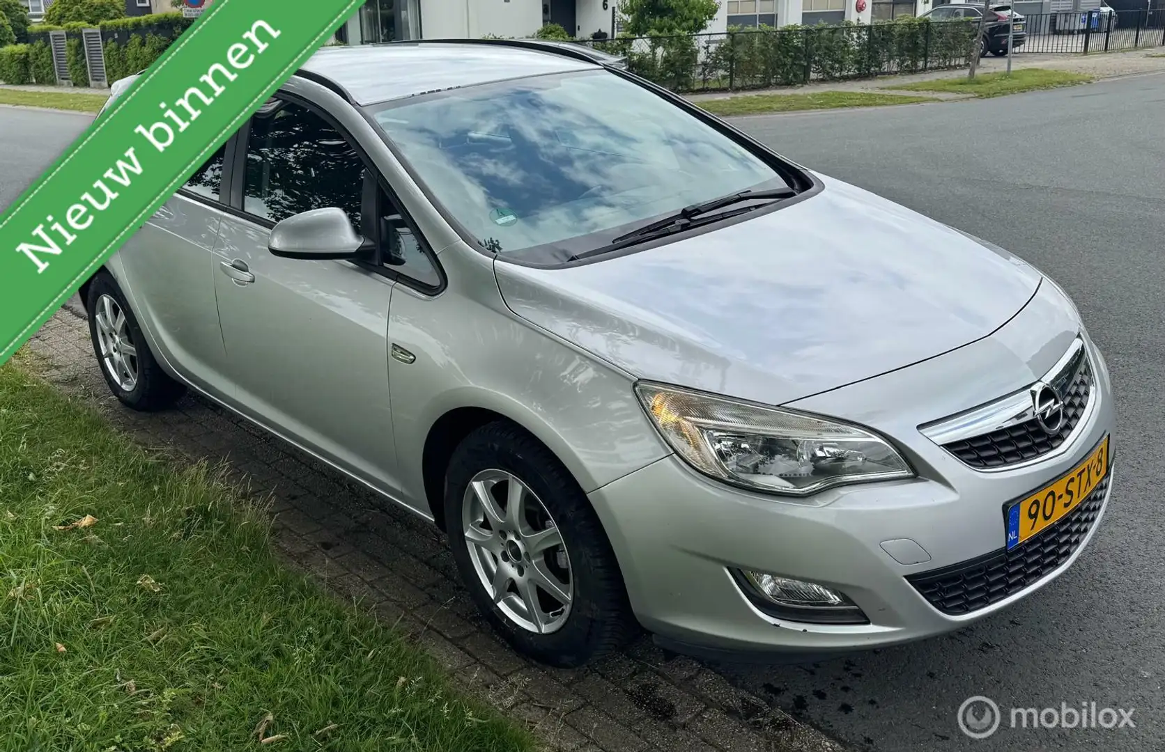 Opel Astra Sports Tourer 1.4 Edition Grijs - 1