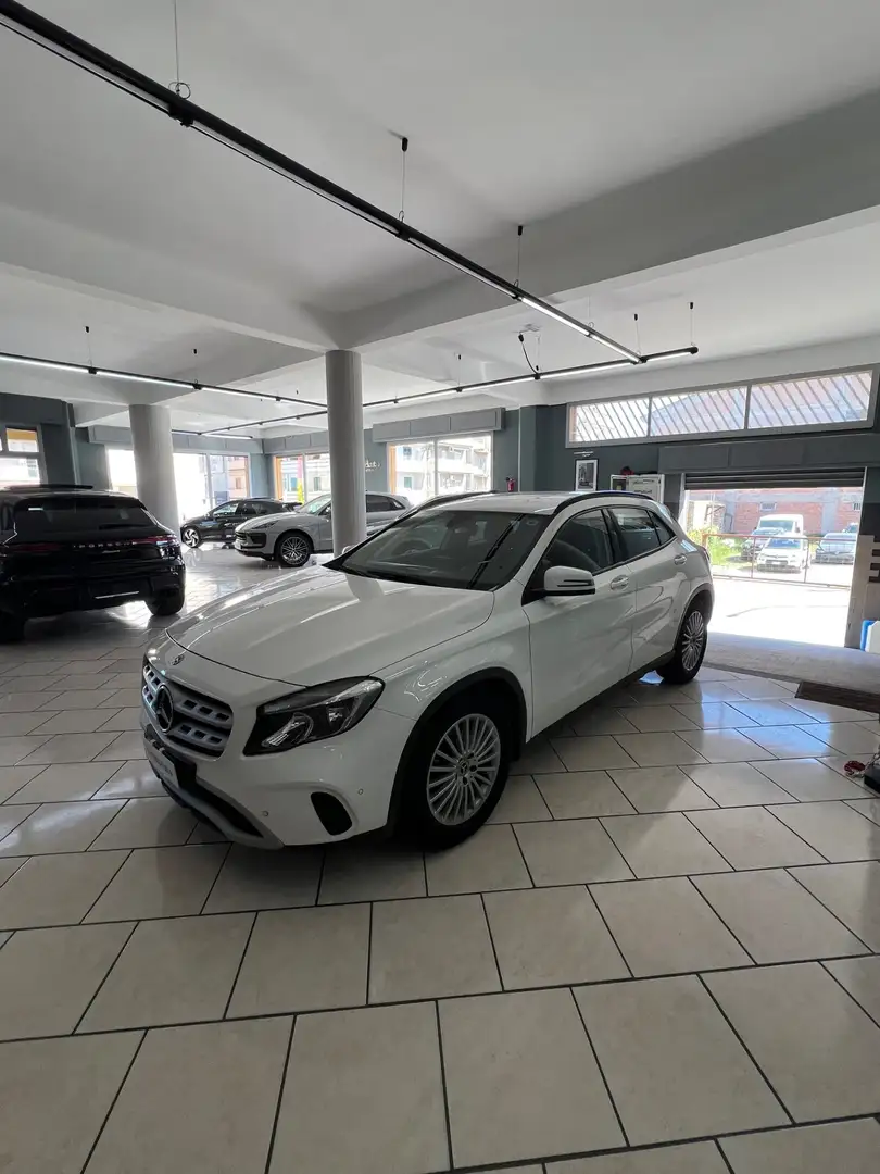 Mercedes-Benz GLA 200 GLA 200 d Automatic Business Blanc - 1