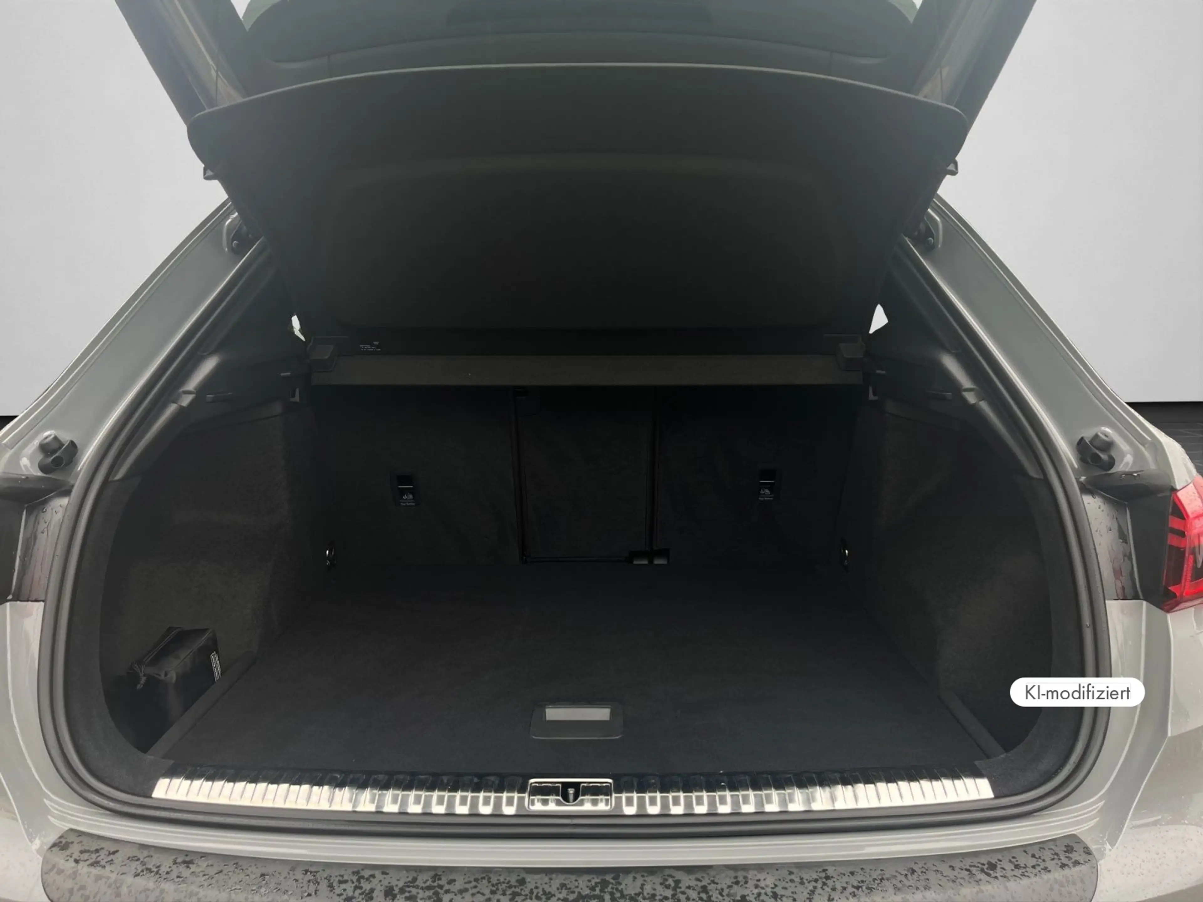 Audi RS Q3 2.5 TFSI S tronic RS-Sportabgasanlage NAVI — photo 15