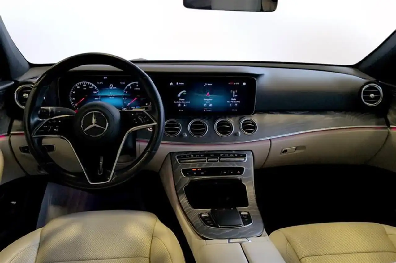 Mercedes-Benz E-Class снимка Mercedes-Benz E-Class