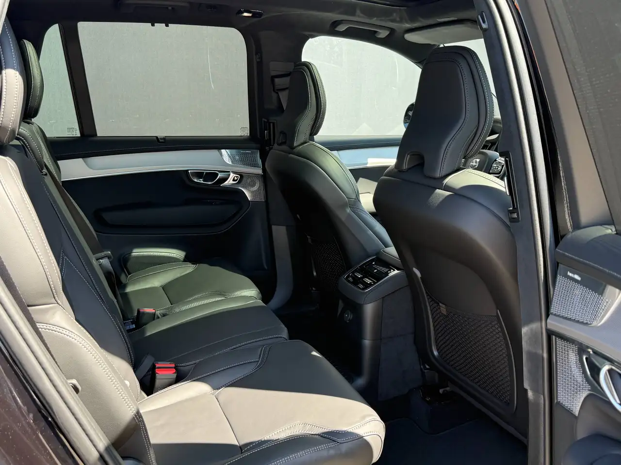 Volvo XC90 T8 AWD PHEV Ultra Black Edition 7pl. "Elec. Trekhaak/Luchtvering", миниатюра 10