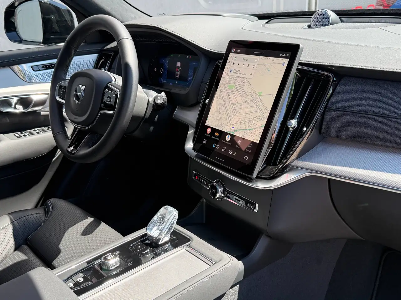 Volvo XC90 T8 AWD PHEV Ultra Black Edition 7pl. "Elec. Trekhaak/Luchtvering", миниатюра 9
