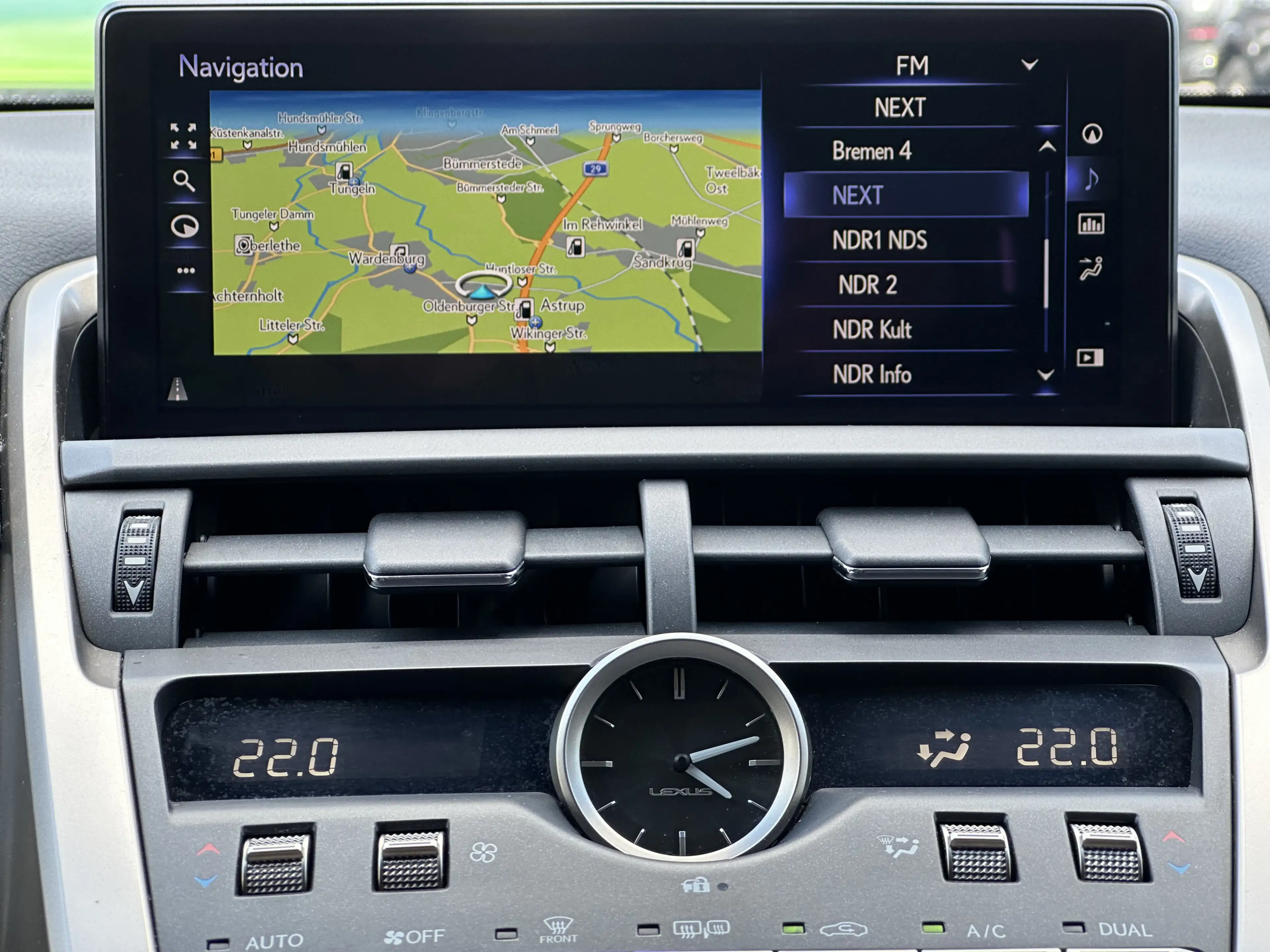 Lexus NX 300h 300h AWD Executive NAV+LED+SHZ+KAMERA+1HD+PP — photo 16