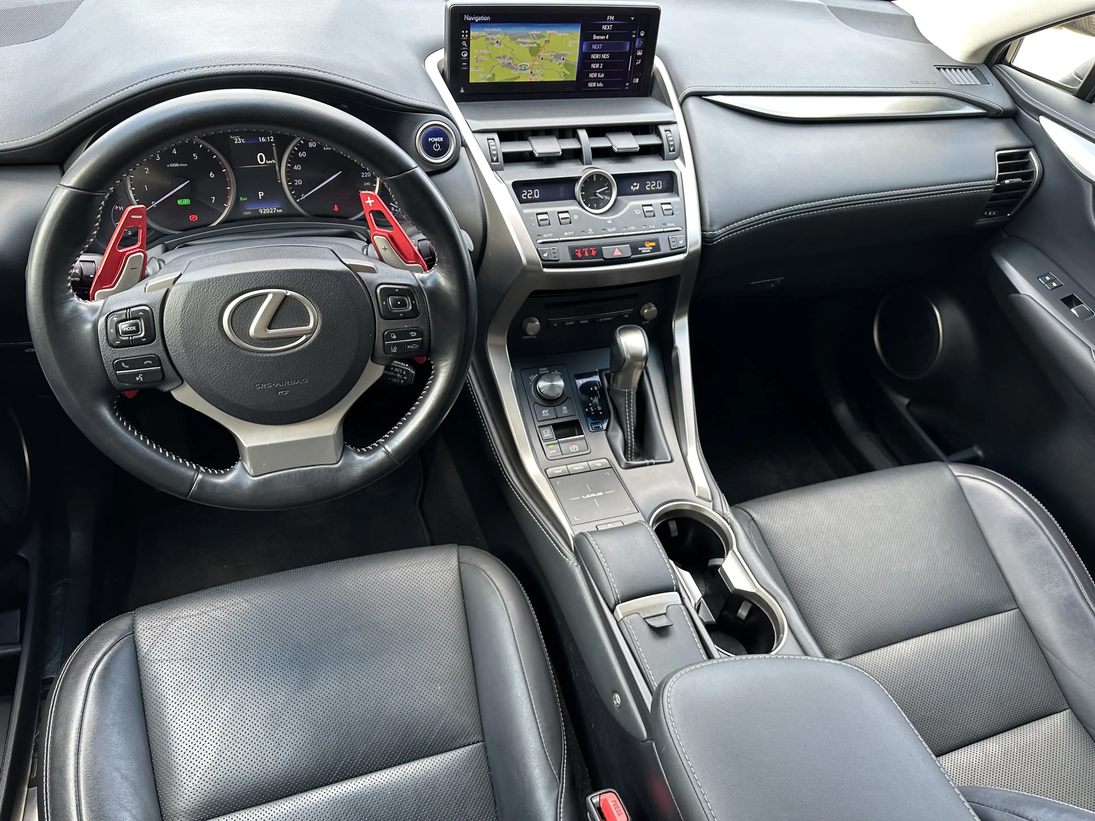 Lexus NX 300h 300h AWD Executive NAV+LED+SHZ+KAMERA+1HD+PP — photo 13