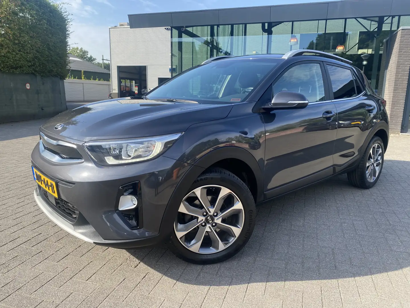 Kia Stonic 1.0 T-GDi ExecutiveLine Leder Automaat Grijs - 1