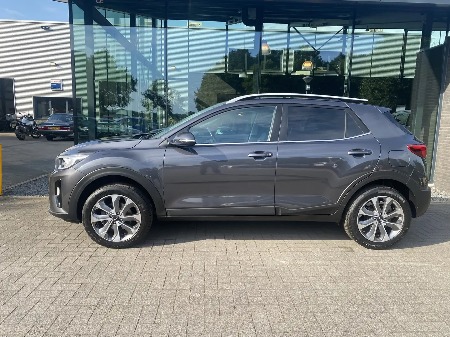 Kia Stonic 1.0 T-GDi ExecutiveLine Leder Automaat Grijs - 2