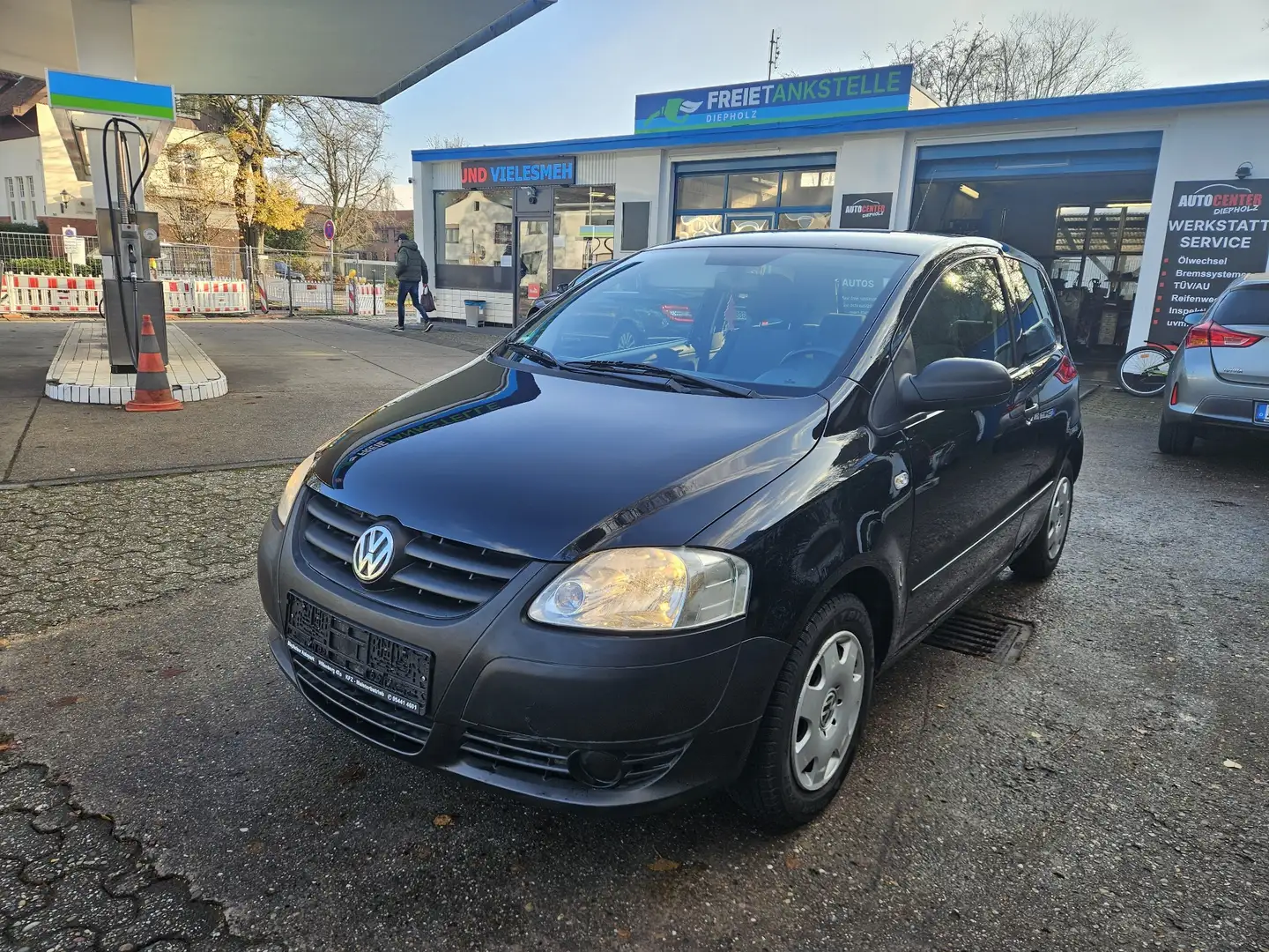 Volkswagen Fox Basis Schwarz - 1
