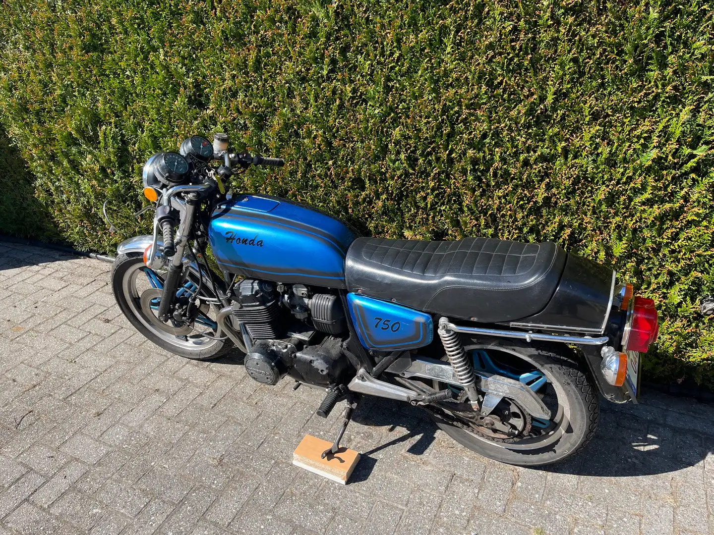 Honda CB 750 Mavi - 2