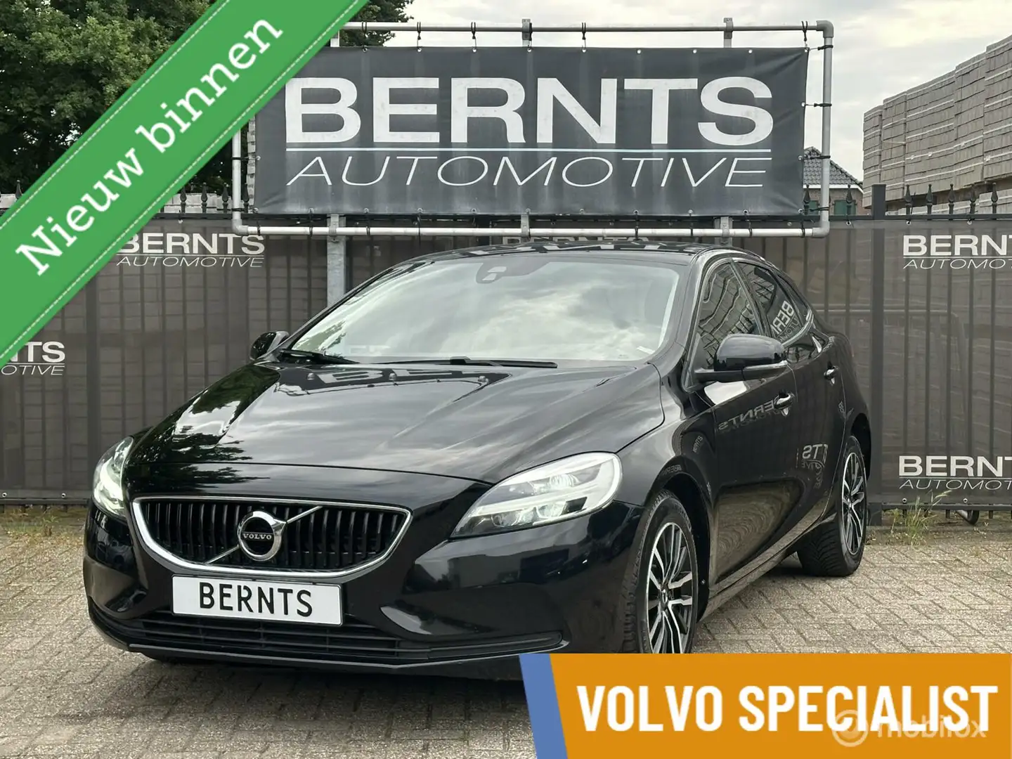 Volvo V40 T2|Navigatie|Bluetooth|Parkeersensoren|Volvo on Ca Schwarz - 1