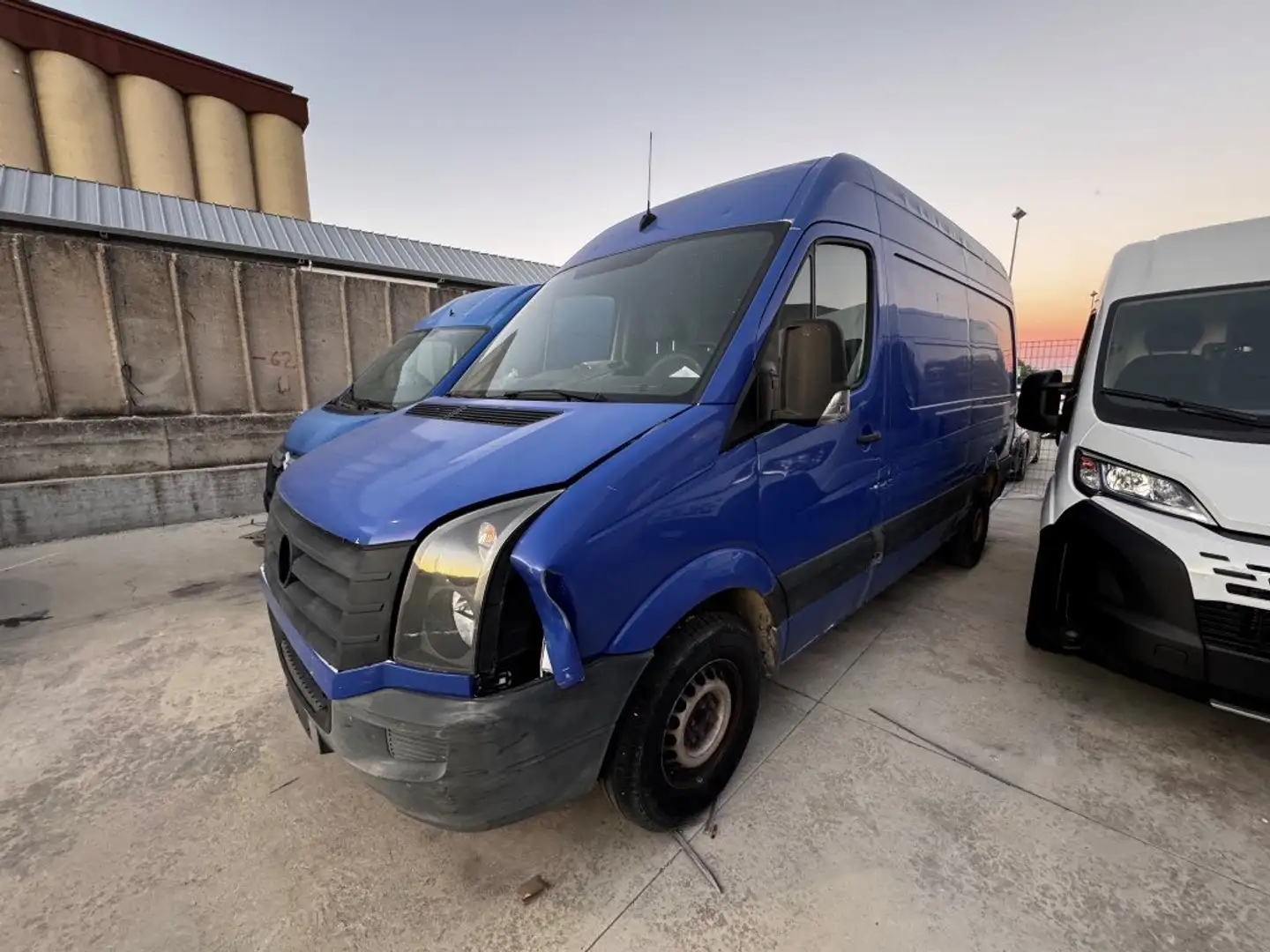Volkswagen Crafter 2.0 TDI 140 cv MOTORE ROTTO Bleu - 2
