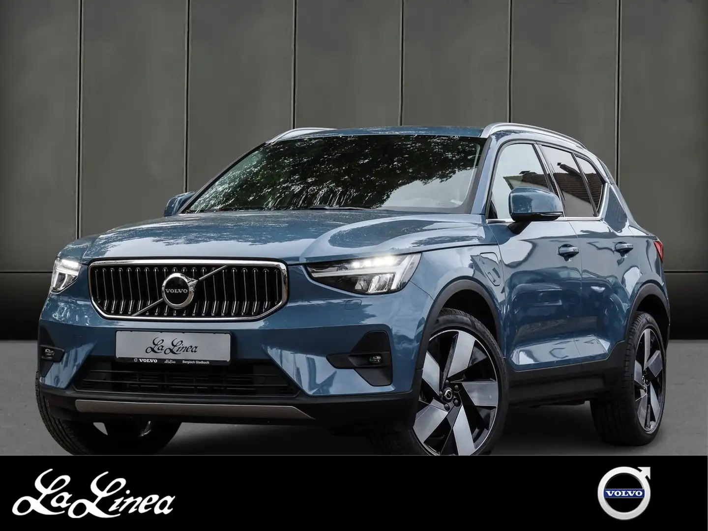 Volvo XC40 T5 Plus Bright Recharge Plug-In Hybrid 2WD Blau - 1