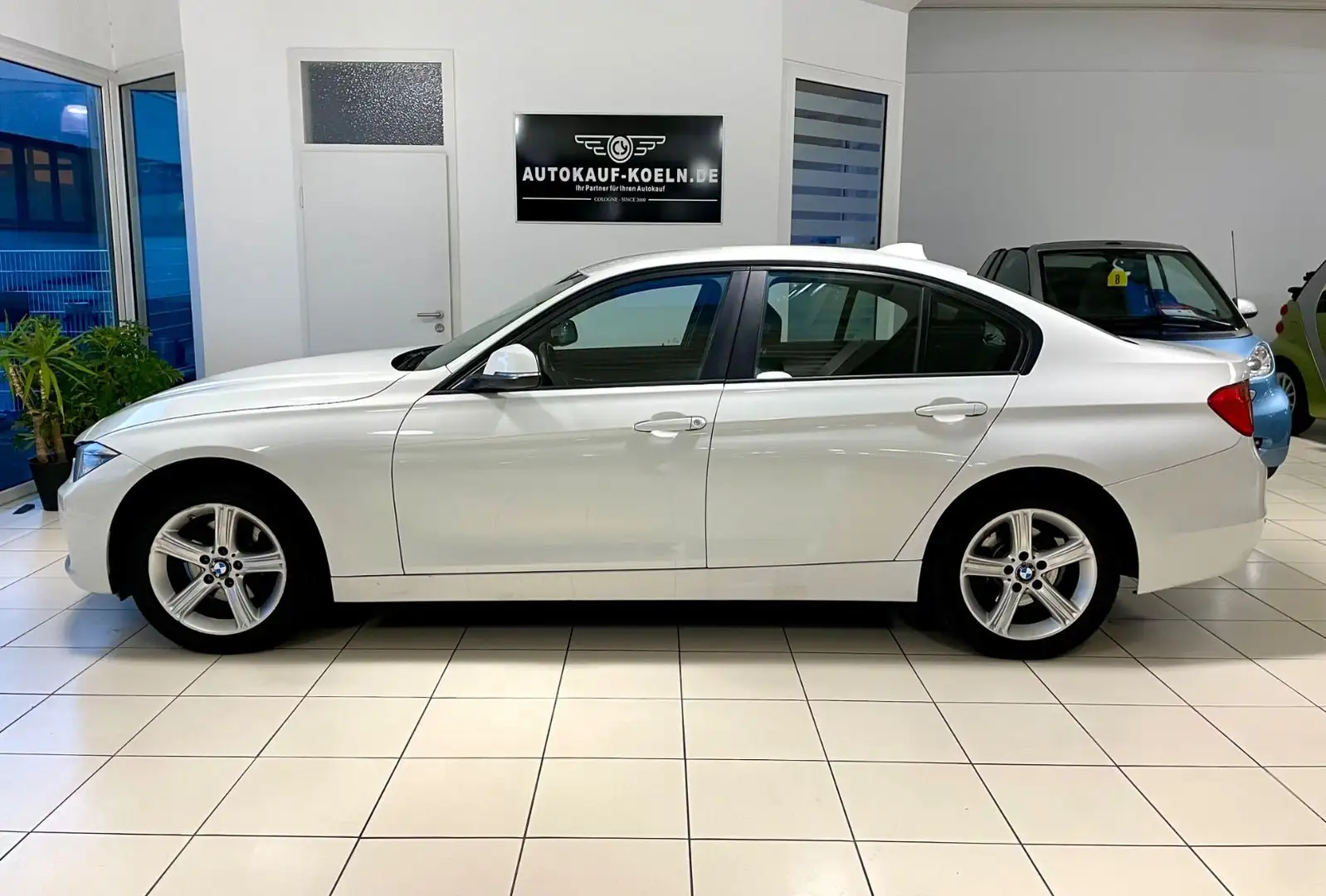 BMW 316 i Automatik/Navi/Klima/SitzHeiz/Alus Blanc - 2
