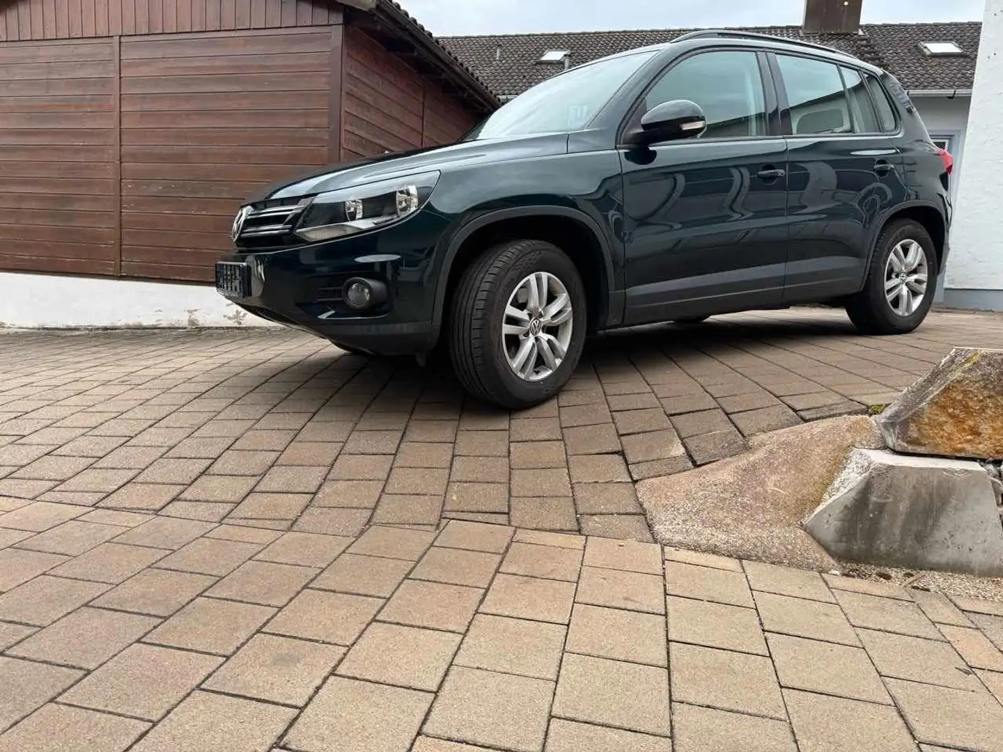 Volkswagen Tiguan Track & Field 4x4 Sitzheizung AHK Grün - 1