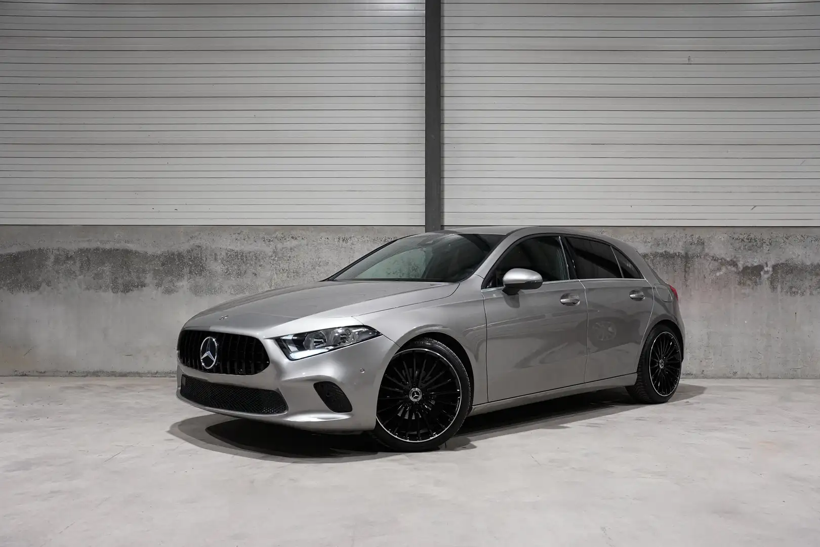 Mercedes-Benz A 180 ✖️AUTO |AMG 19 | WIDESCREEN | TVA | GPS ✔️ Argent - 1