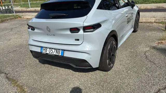 Renault Clio view 8