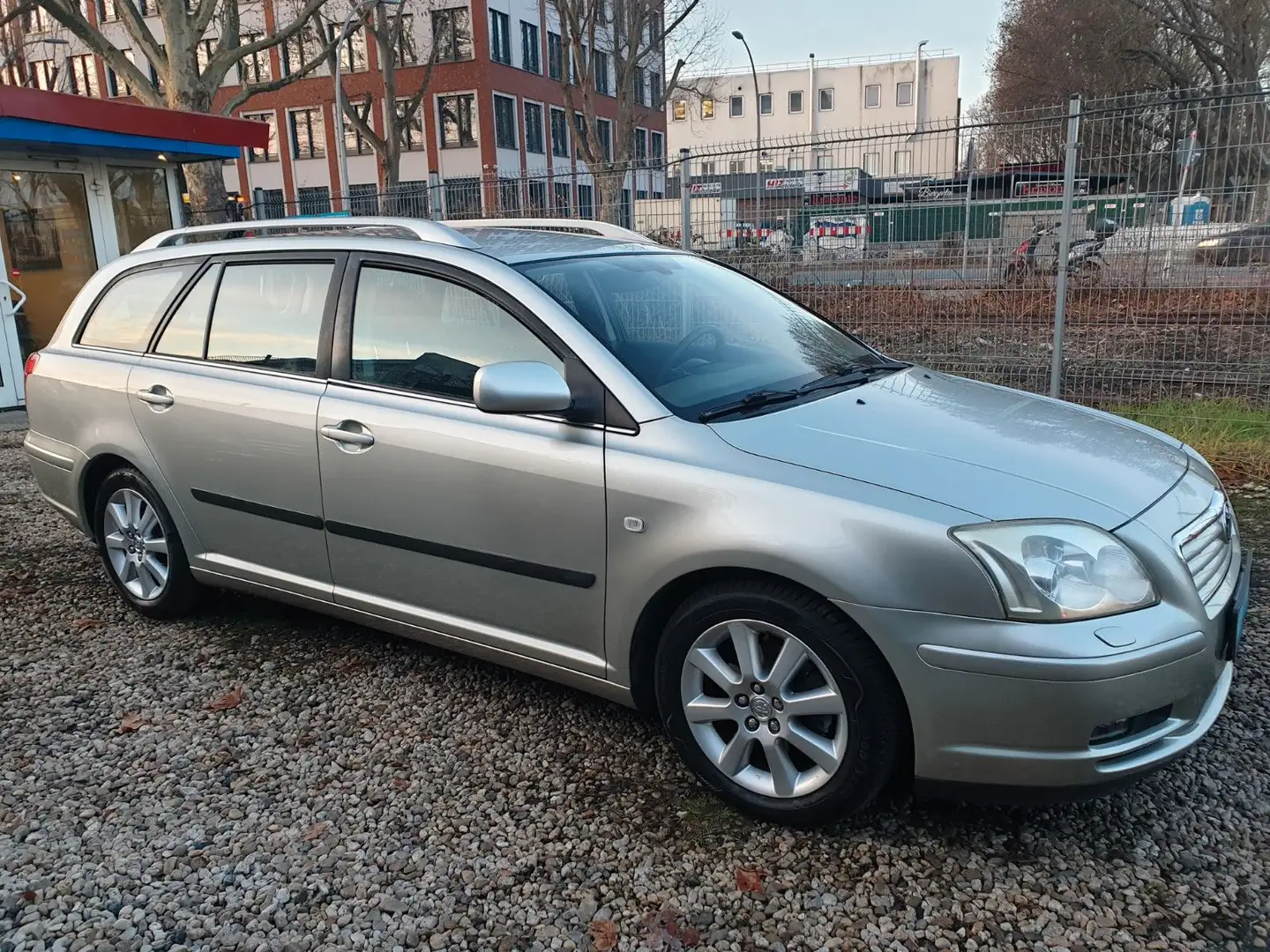 Toyota Avensis Kombi 1.8 Executive2-Hand*TÜV-Neu* Silber - 2