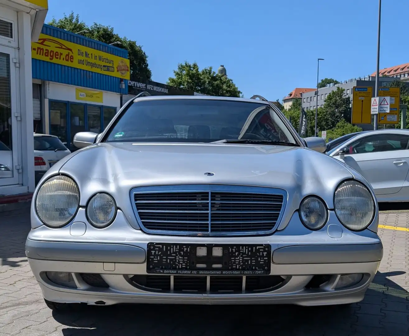 Mercedes-Benz E 200 KOMPRESSOR Classic*Temp*AHK*Shz*Klima*Expo Silber - 2